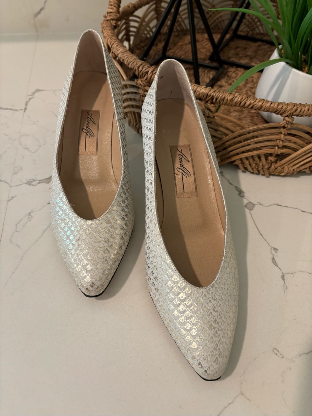 Almalfi Monica White and Silver Leather Kitten Heels Womens 7.5 B Made in Italy